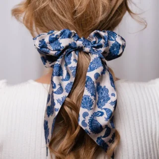 Jedwabna gumka scrunchie z szarfą