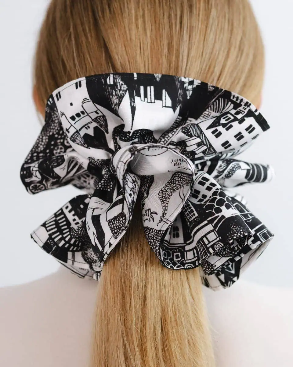 Jedwabna gumka do włosów z unikatowym wzorem z historią - obrazek 31