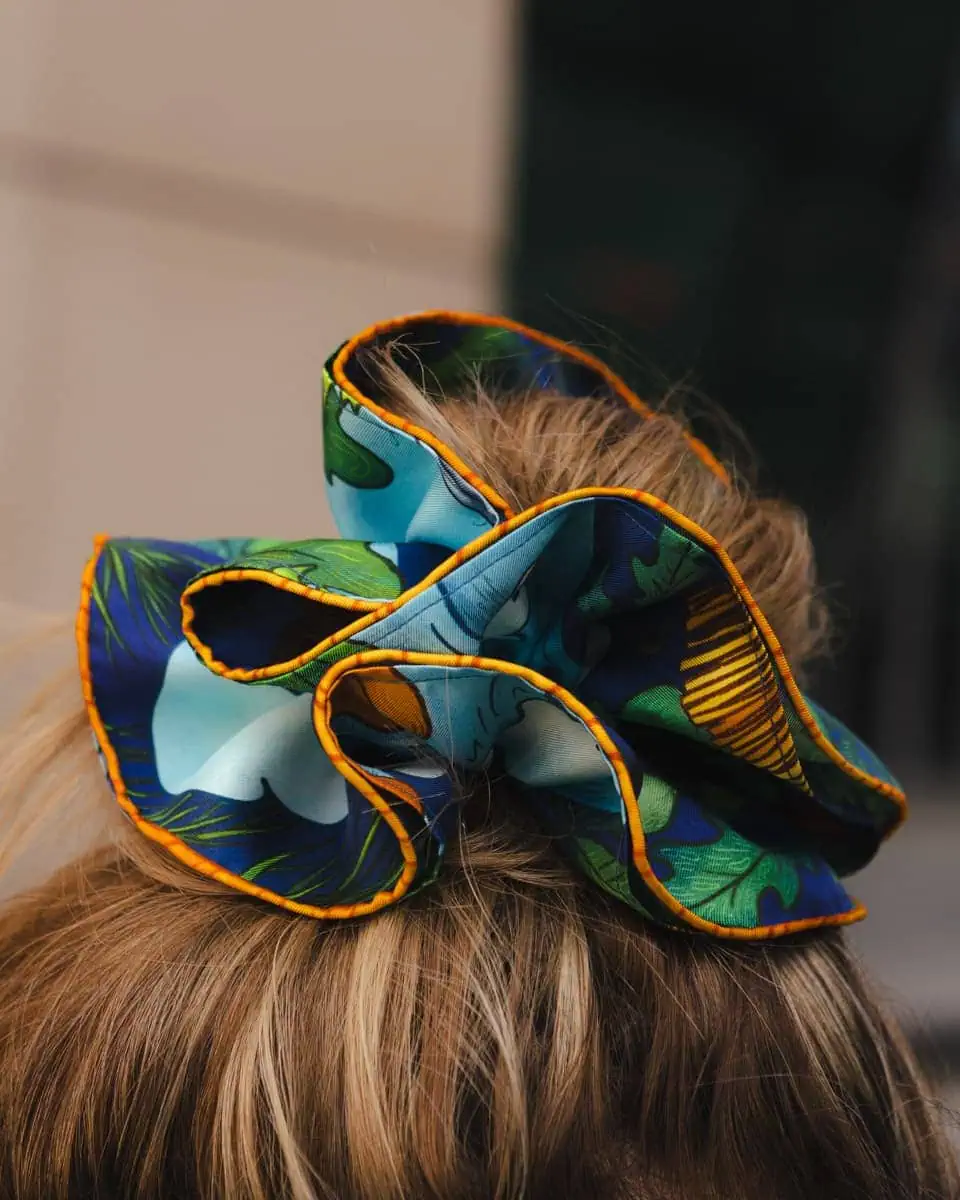 Jedwabna gumka do włosów z unikatowym wzorem z historią - obrazek 30