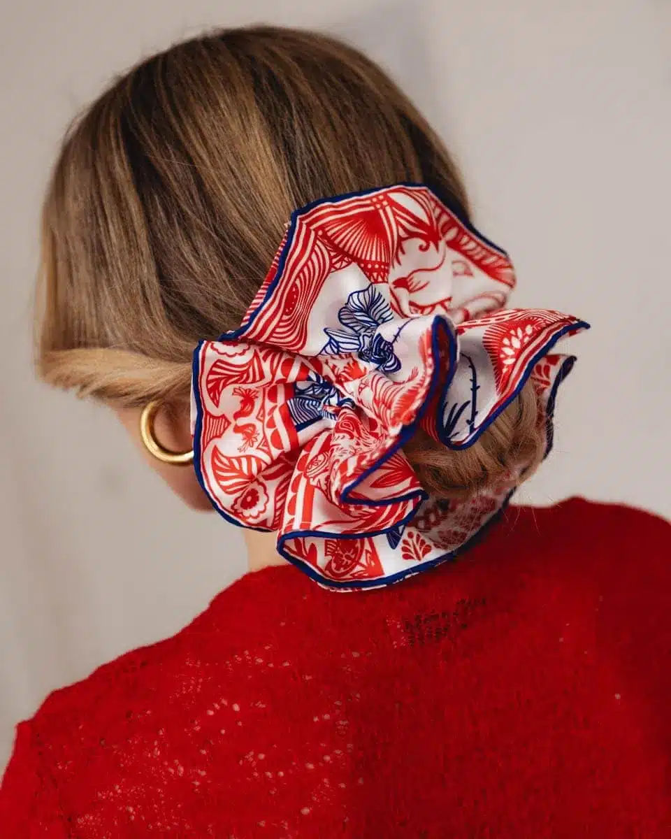 Jedwabna gumka do włosów z unikatowym wzorem z historią - obrazek 27