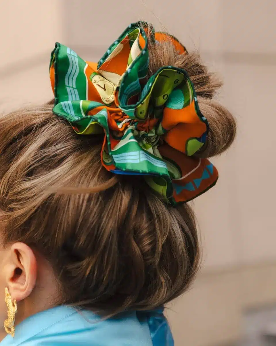 Jedwabna gumka do włosów z unikatowym wzorem z historią - obrazek 26