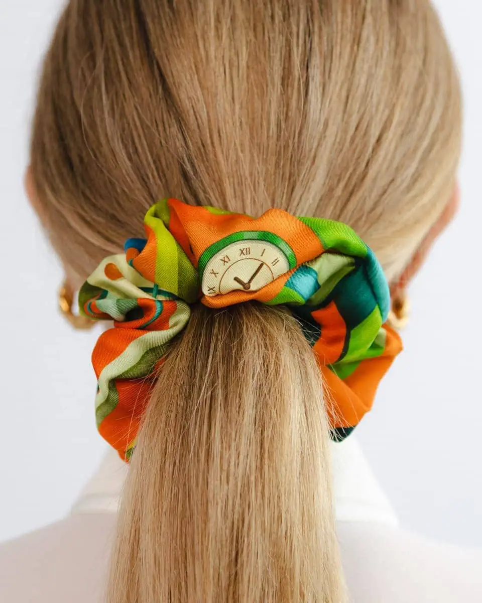 Jedwabna gumka do włosów z unikatowym wzorem z historią - obrazek 18