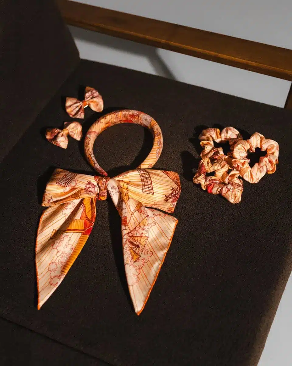 Jedwabna gumka do włosów z unikatowym wzorem z historią - obrazek 14