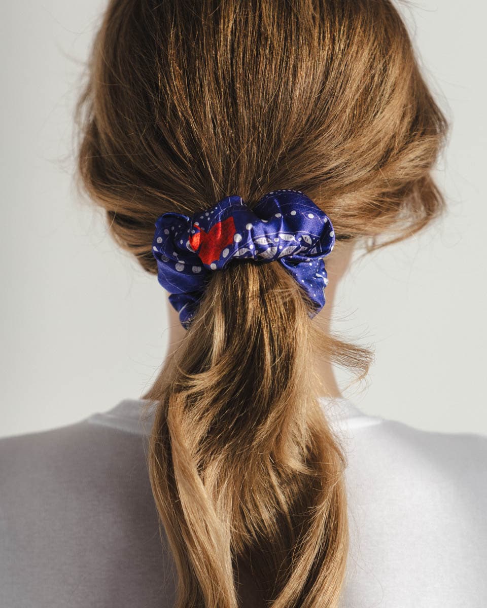 Jedwabna gumka do włosów z unikatowym wzorem z historią - obrazek 16