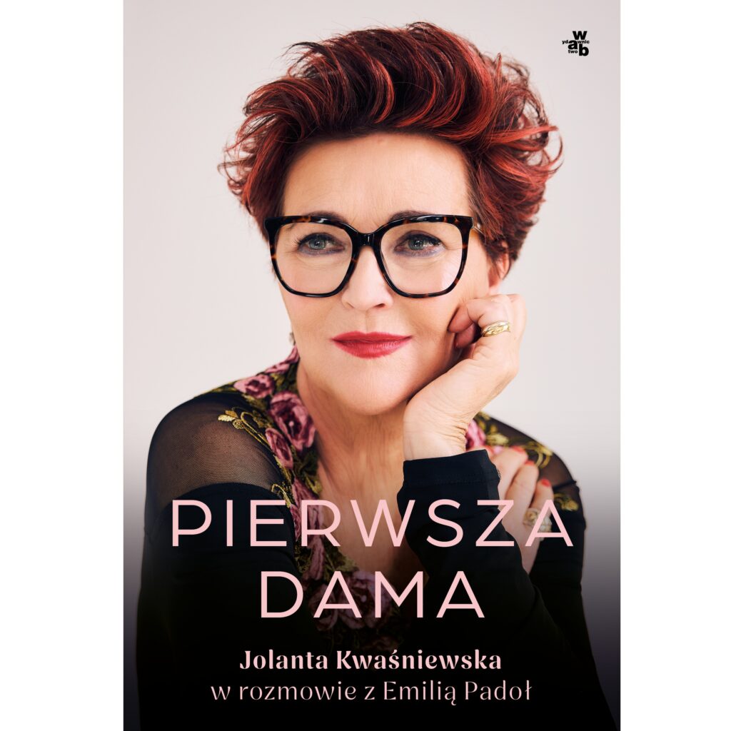Okładka książki „Pierwsza Dama. Jolanta Kwaśniewska w rozmowie z Emilią Padoł” – idealny prezent dla mamy lub na parapetówkę